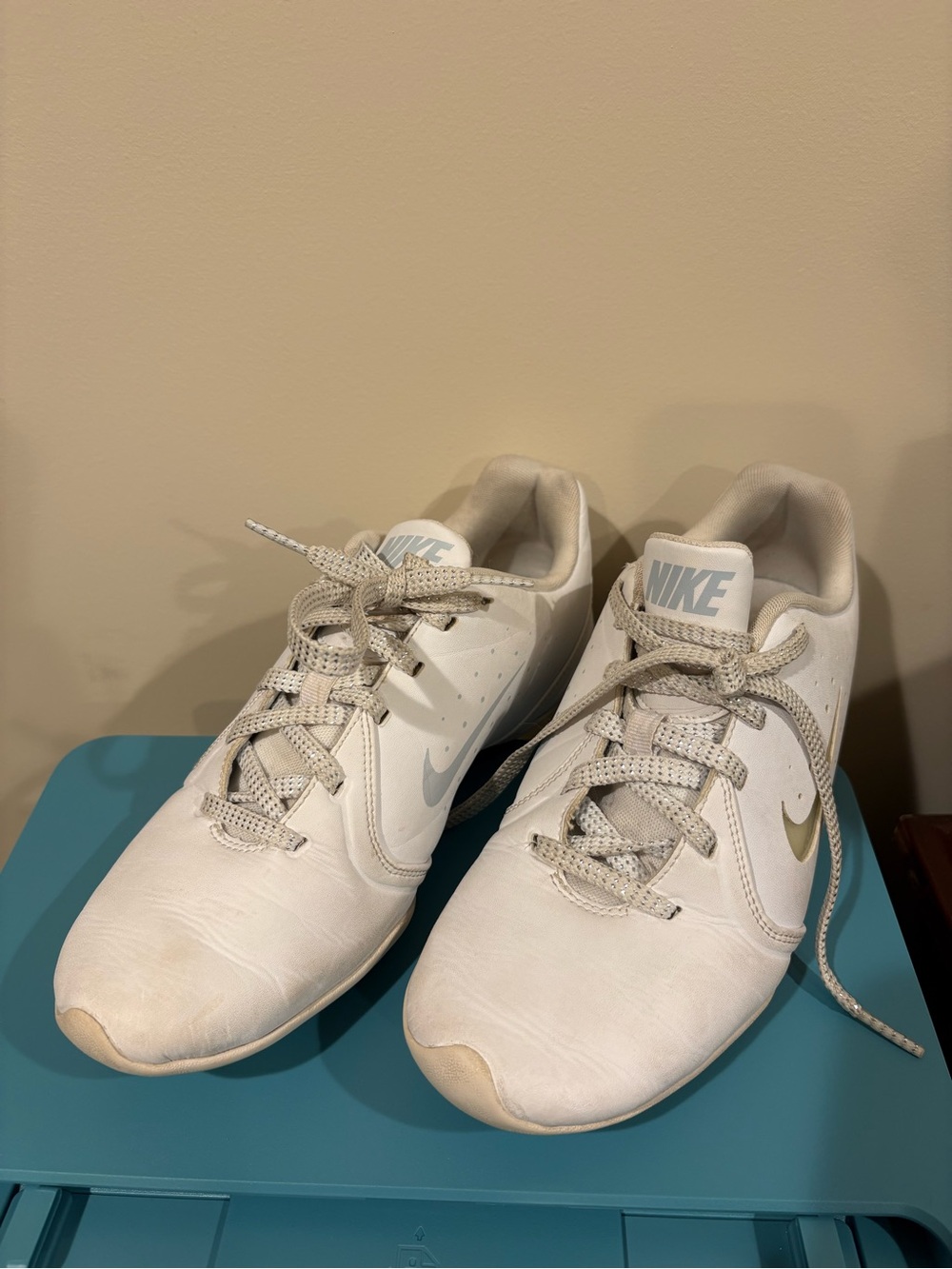 Nike Sideline women’s White Sneakers size 8.5 Cheerleading Dance shoes